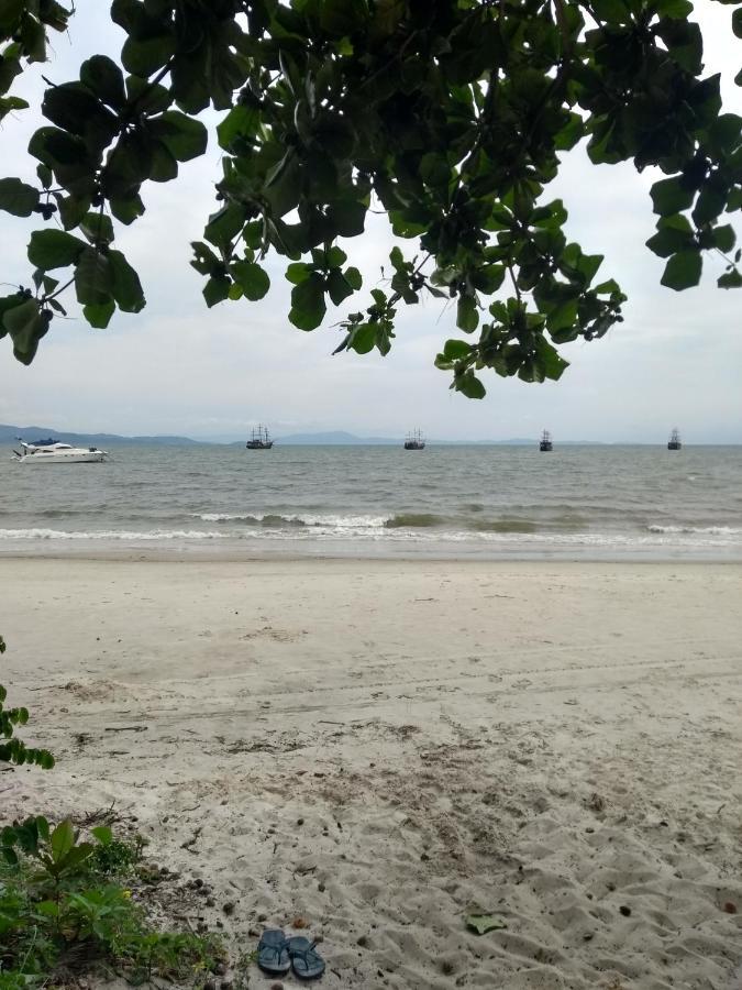 Apto Na Praia De 1 Dormitorio Com Vista Pro Mar A Poucos Passos Da Areia Apartamento Florianópolis Exterior foto