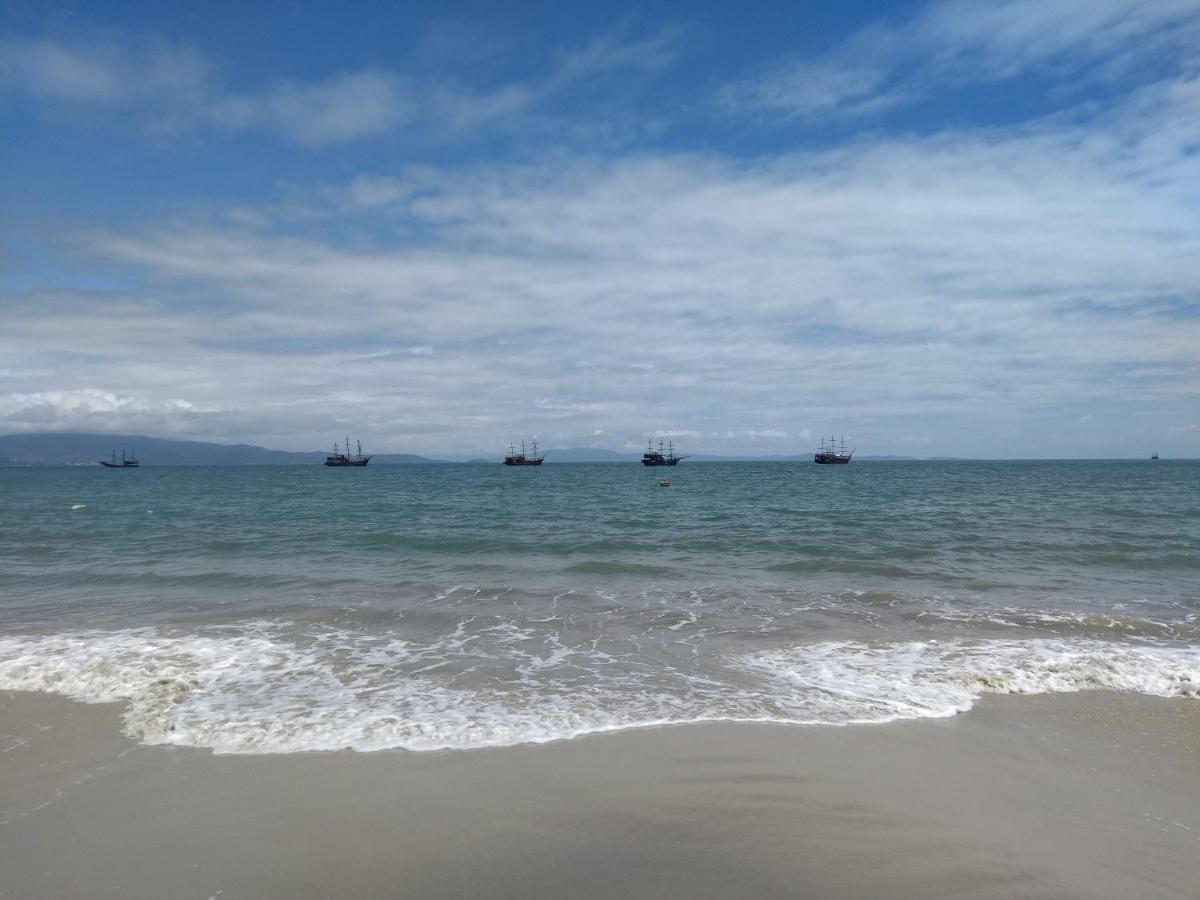 Apto Na Praia De 1 Dormitorio Com Vista Pro Mar A Poucos Passos Da Areia Apartamento Florianópolis Exterior foto